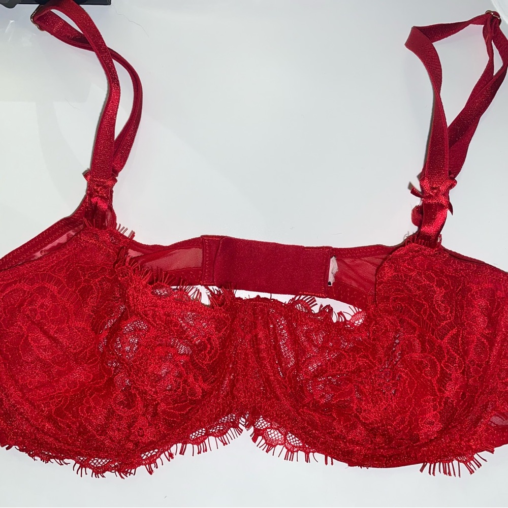 Victoria’s Secret Red Lace Bra From 2022 Valentine’s Day Collection Size 34C